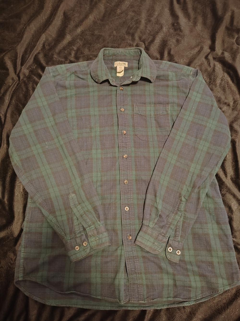 Vintage L.L Bean Men's Green & Navy Plaid Button-Up Shirt